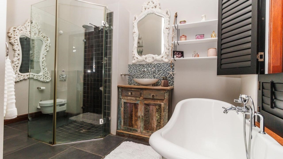 5 Bedroom Property for Sale in Winelands Western Cape